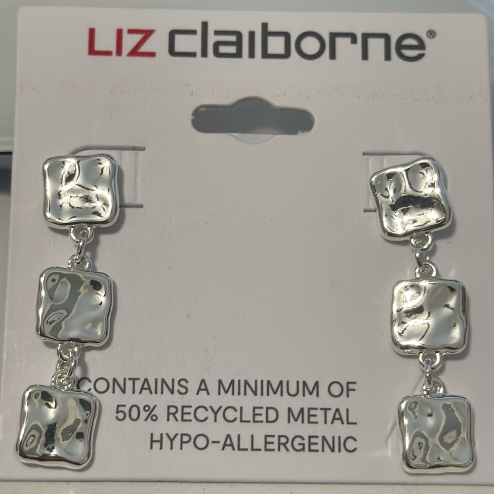 🎉 Stunning Silvertone Earrings by Liz Claiborne 💥